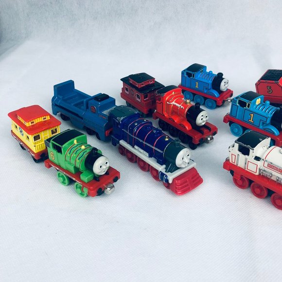 Thomas and Friends Take N Play Along Diecast Magnetic 12 Train Engines and Cars - Picture 2 of 5
